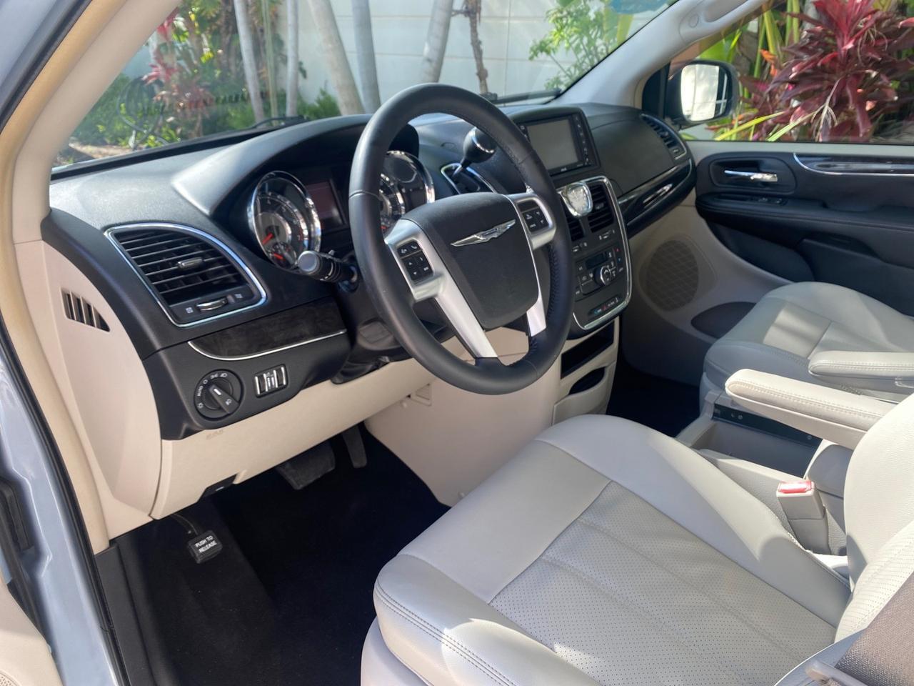 2012 Chrysler Town & Country HANDICAP LIFT LOW MILES 32,124 Pompano Beach FL