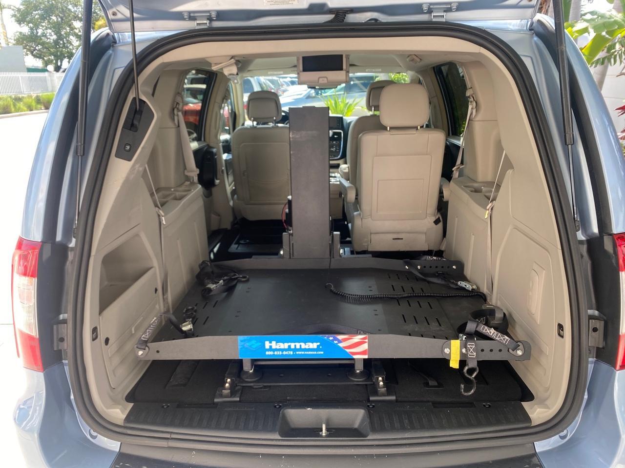 2012 Chrysler Town & Country HANDICAP LIFT LOW MILES 32,124 Pompano Beach FL