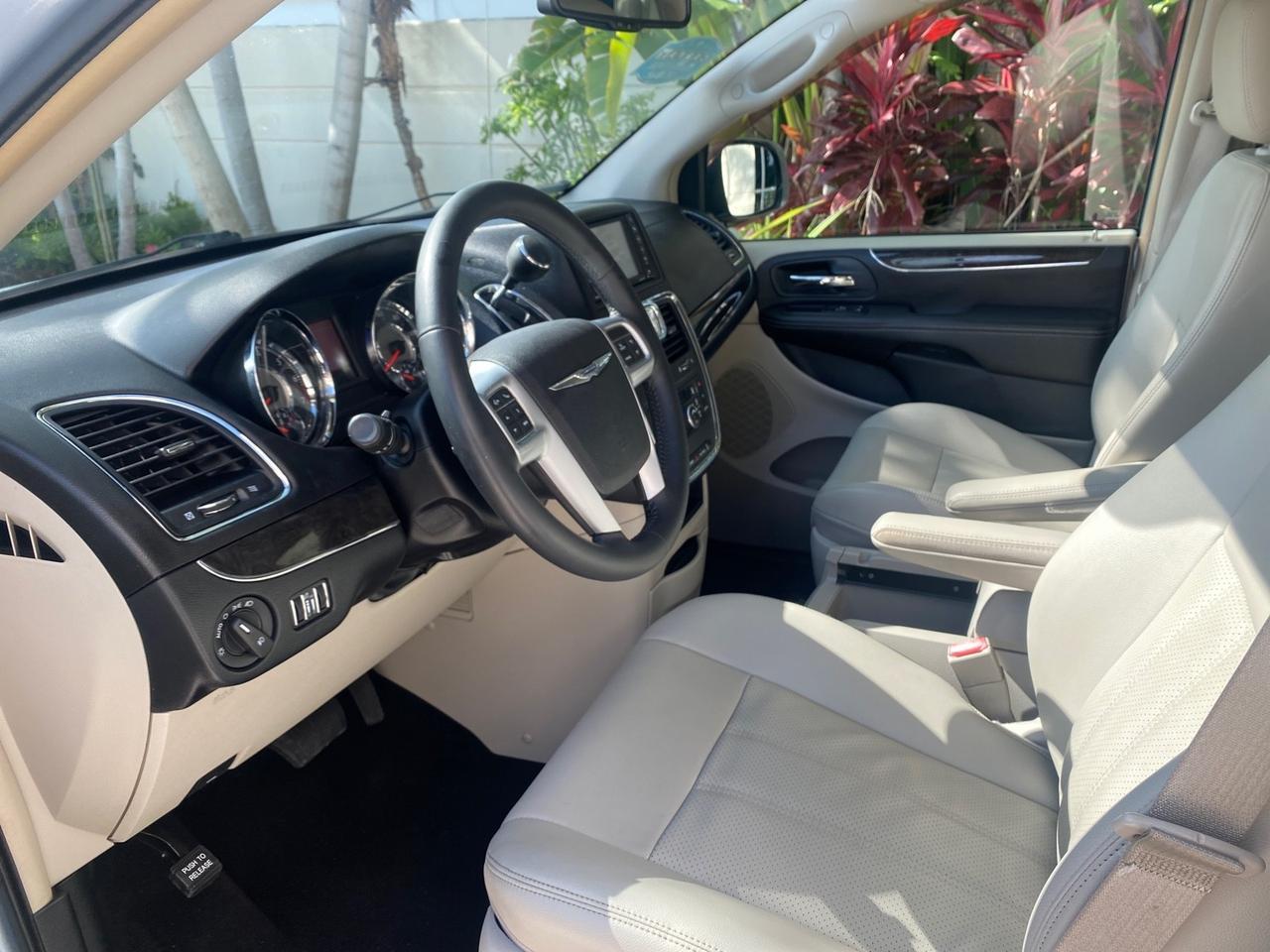 2012 Chrysler Town & Country HANDICAP LIFT LOW MILES 32,124 Pompano Beach FL