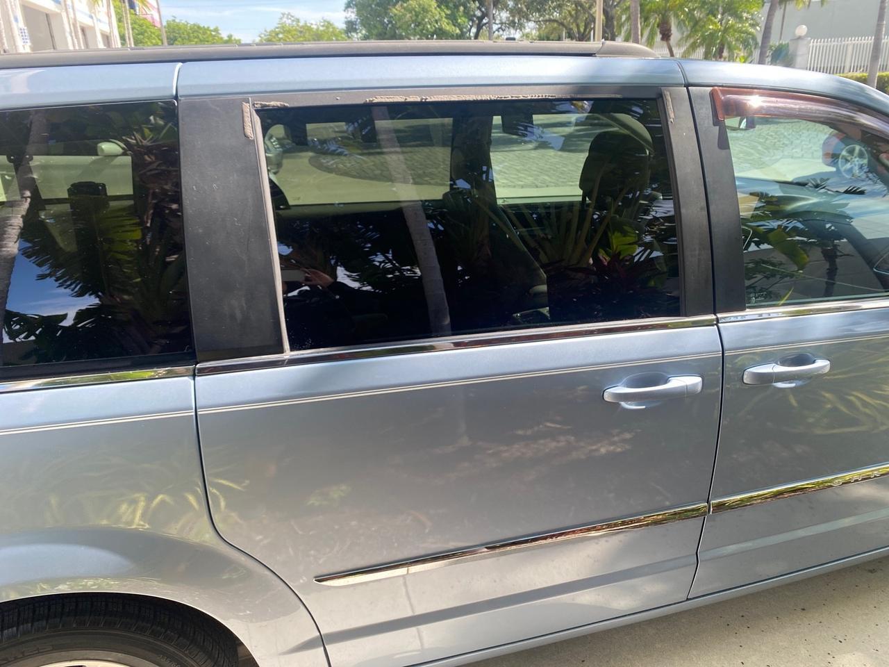 2012 Chrysler Town & Country HANDICAP LIFT LOW MILES 32,124 Pompano Beach FL