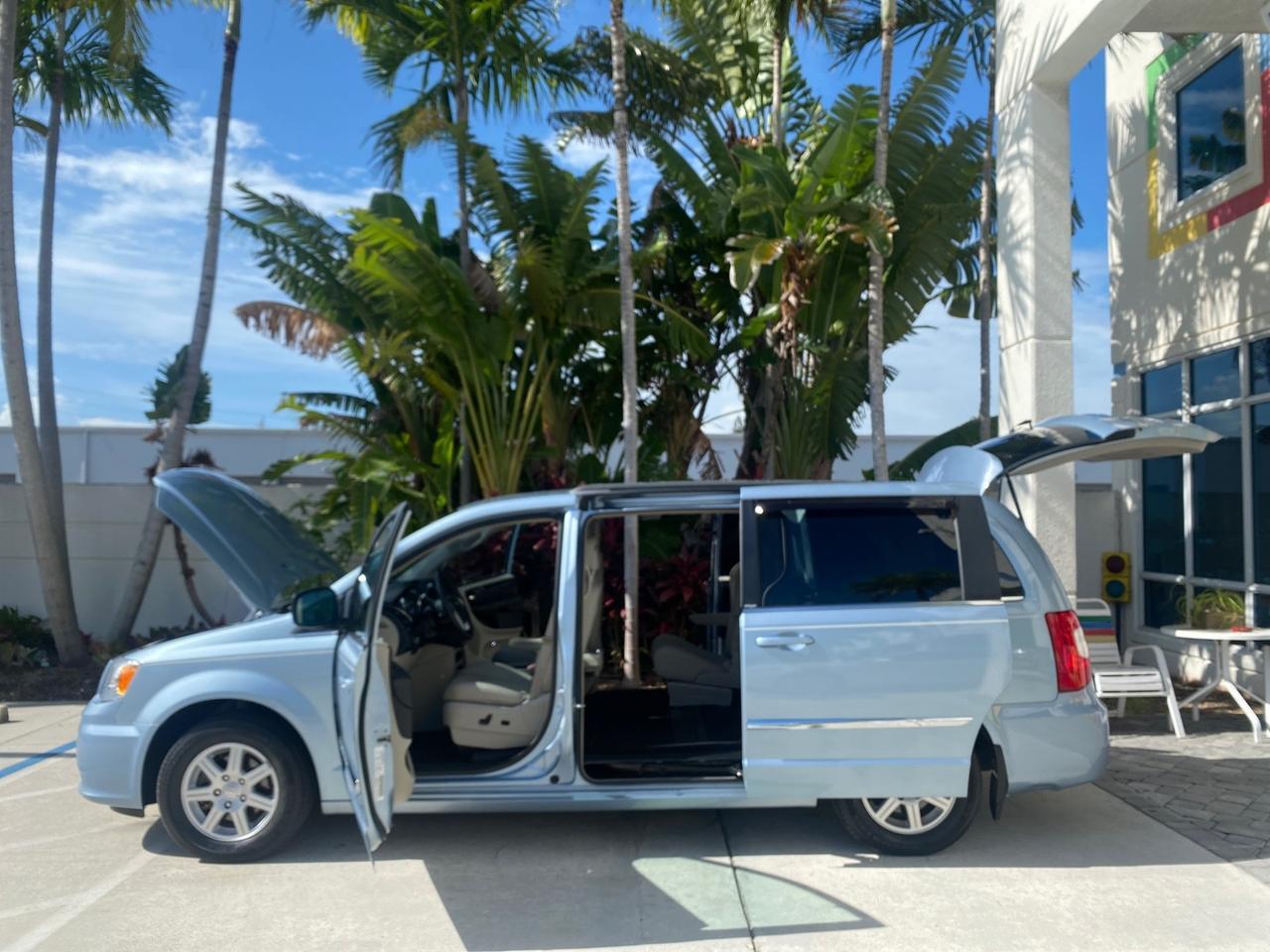 2012 Chrysler Town & Country HANDICAP LIFT LOW MILES 32,124 Pompano Beach FL