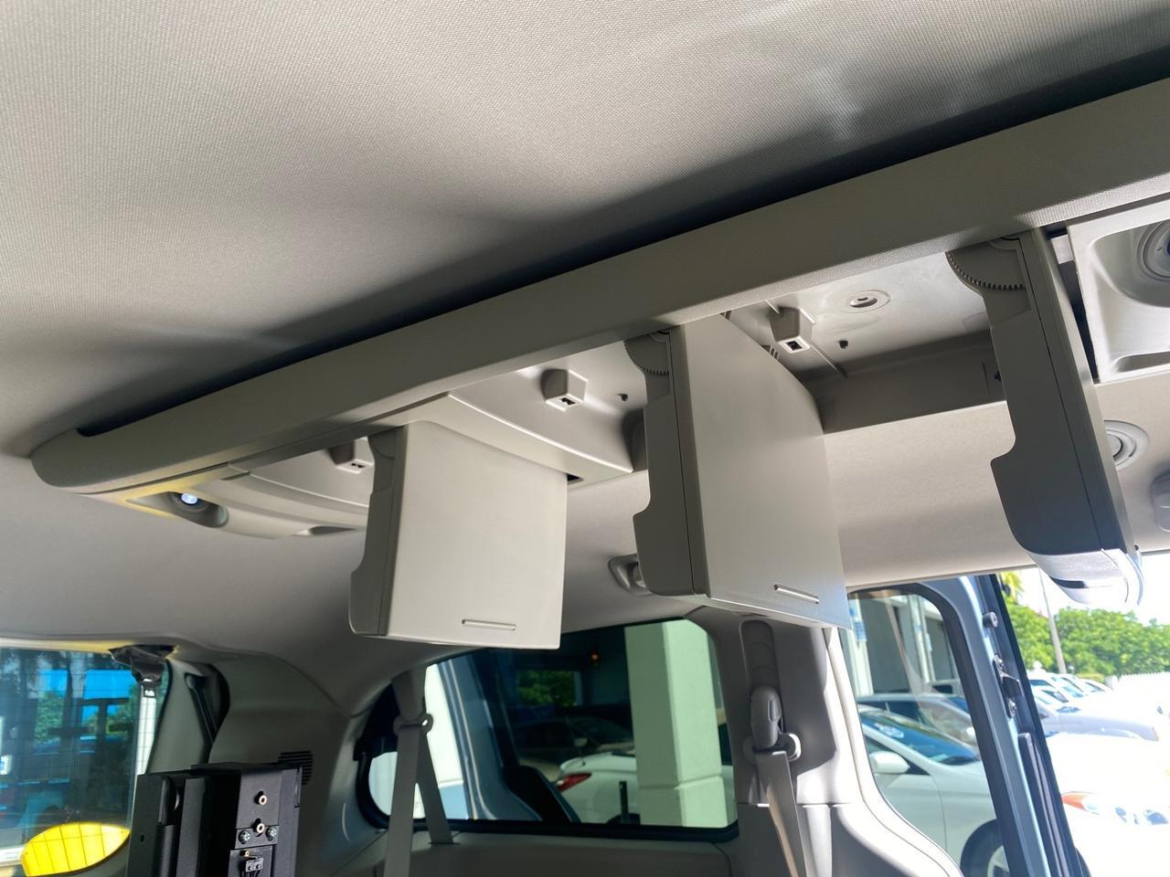2012 Chrysler Town & Country HANDICAP LIFT LOW MILES 32,124 Pompano Beach FL