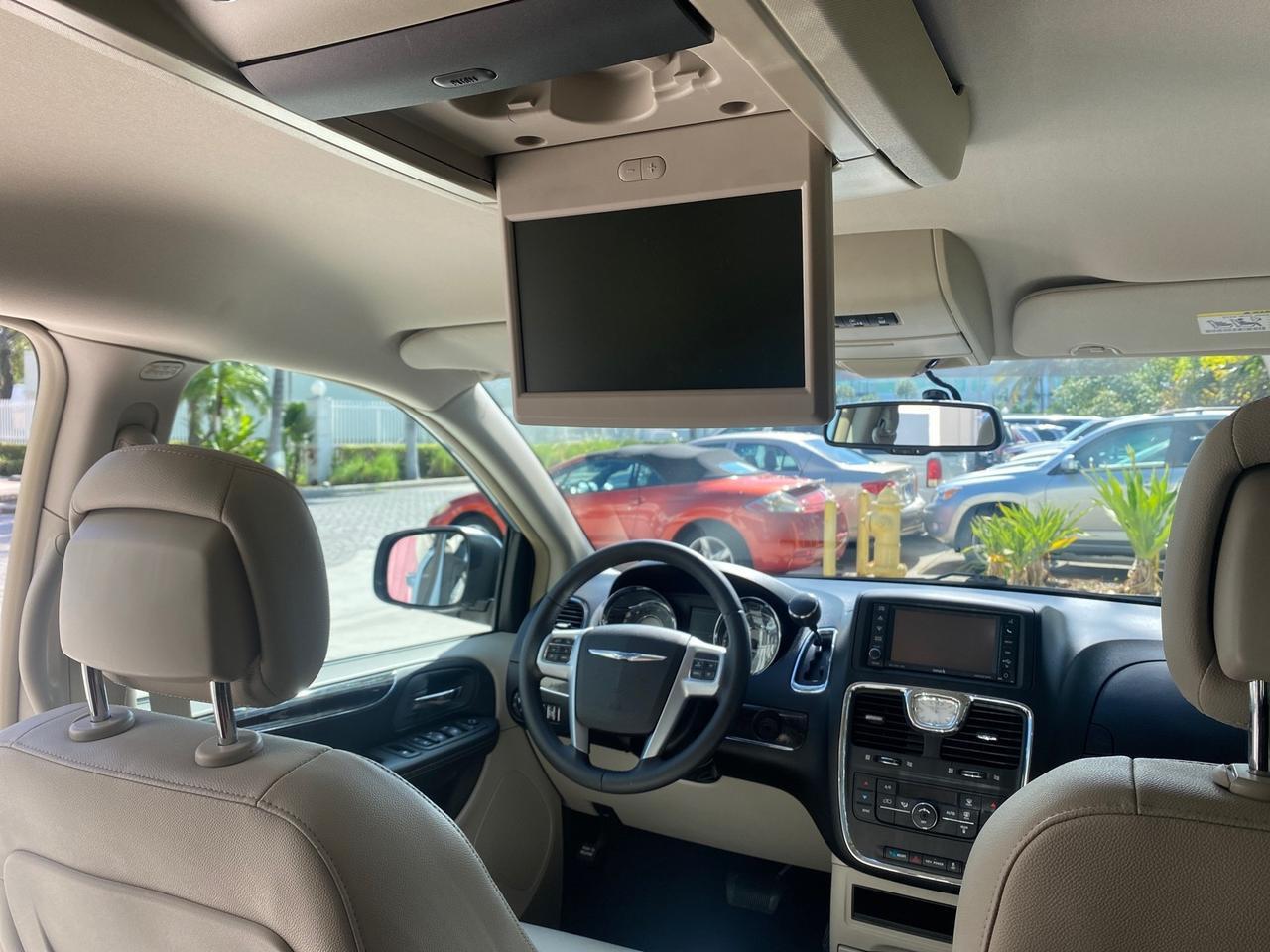 2012 Chrysler Town & Country HANDICAP LIFT LOW MILES 32,124 Pompano Beach FL