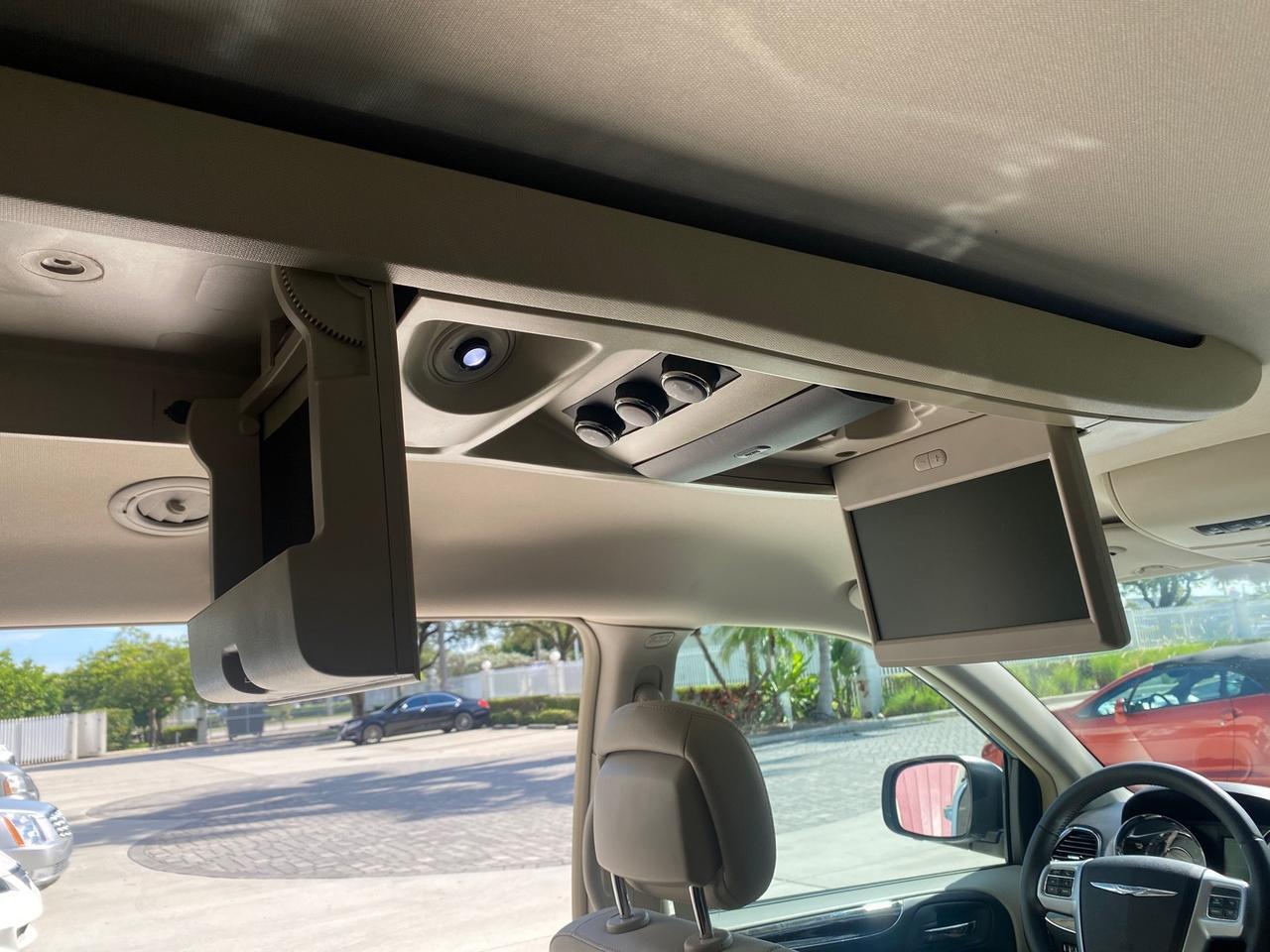 2012 Chrysler Town & Country HANDICAP LIFT LOW MILES 32,124 Pompano Beach FL