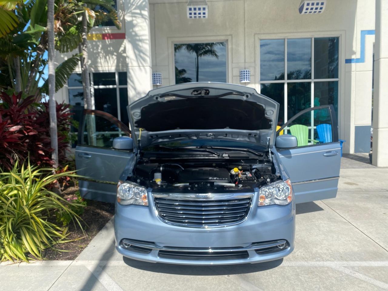 2012 Chrysler Town & Country HANDICAP LIFT LOW MILES 32,124 Pompano Beach FL