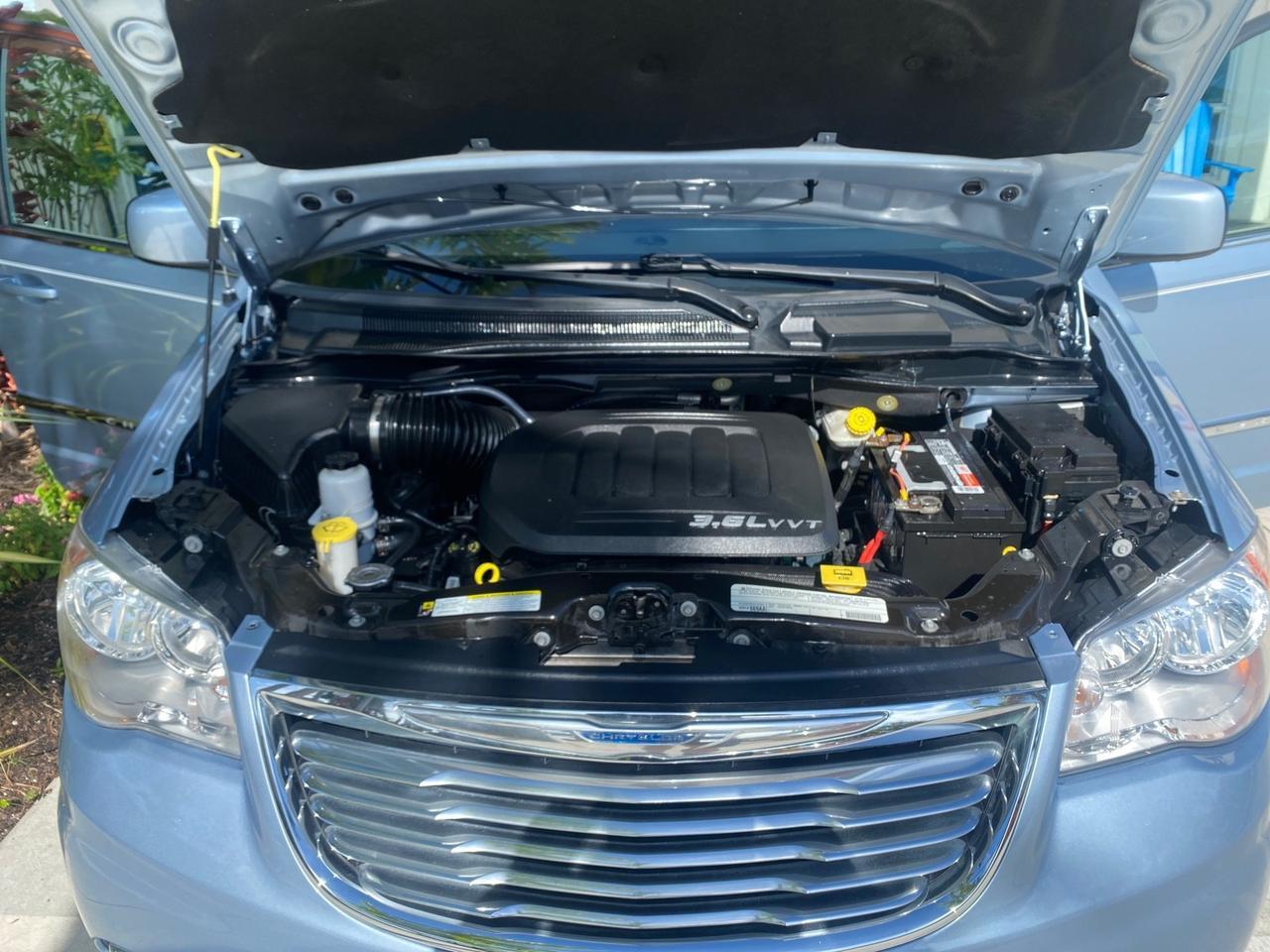 2012 Chrysler Town & Country HANDICAP LIFT LOW MILES 32,124 Pompano Beach FL