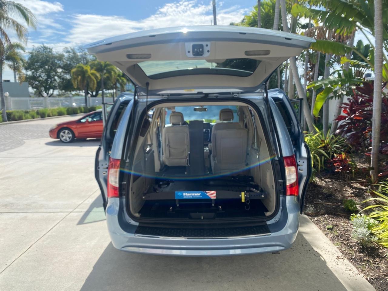 2012 Chrysler Town & Country HANDICAP LIFT LOW MILES 32,124 Pompano Beach FL