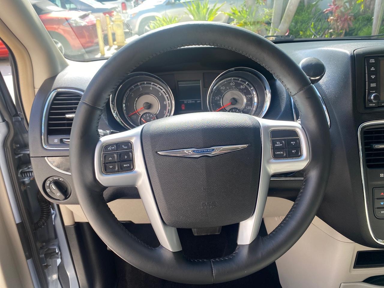2012 Chrysler Town & Country HANDICAP LIFT LOW MILES 32,124 Pompano Beach FL