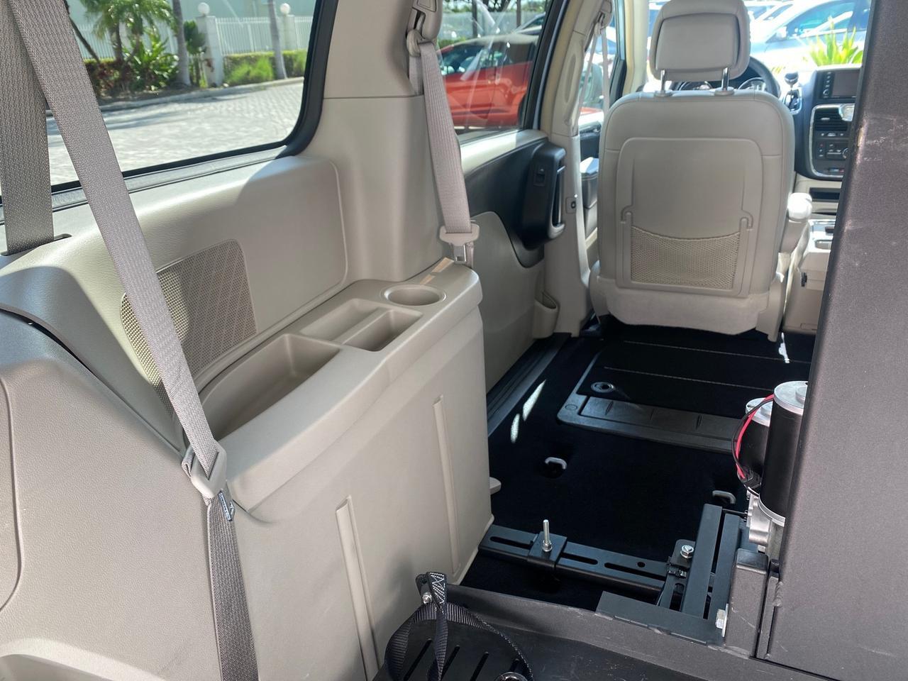 2012 Chrysler Town & Country HANDICAP LIFT LOW MILES 32,124 Pompano Beach FL