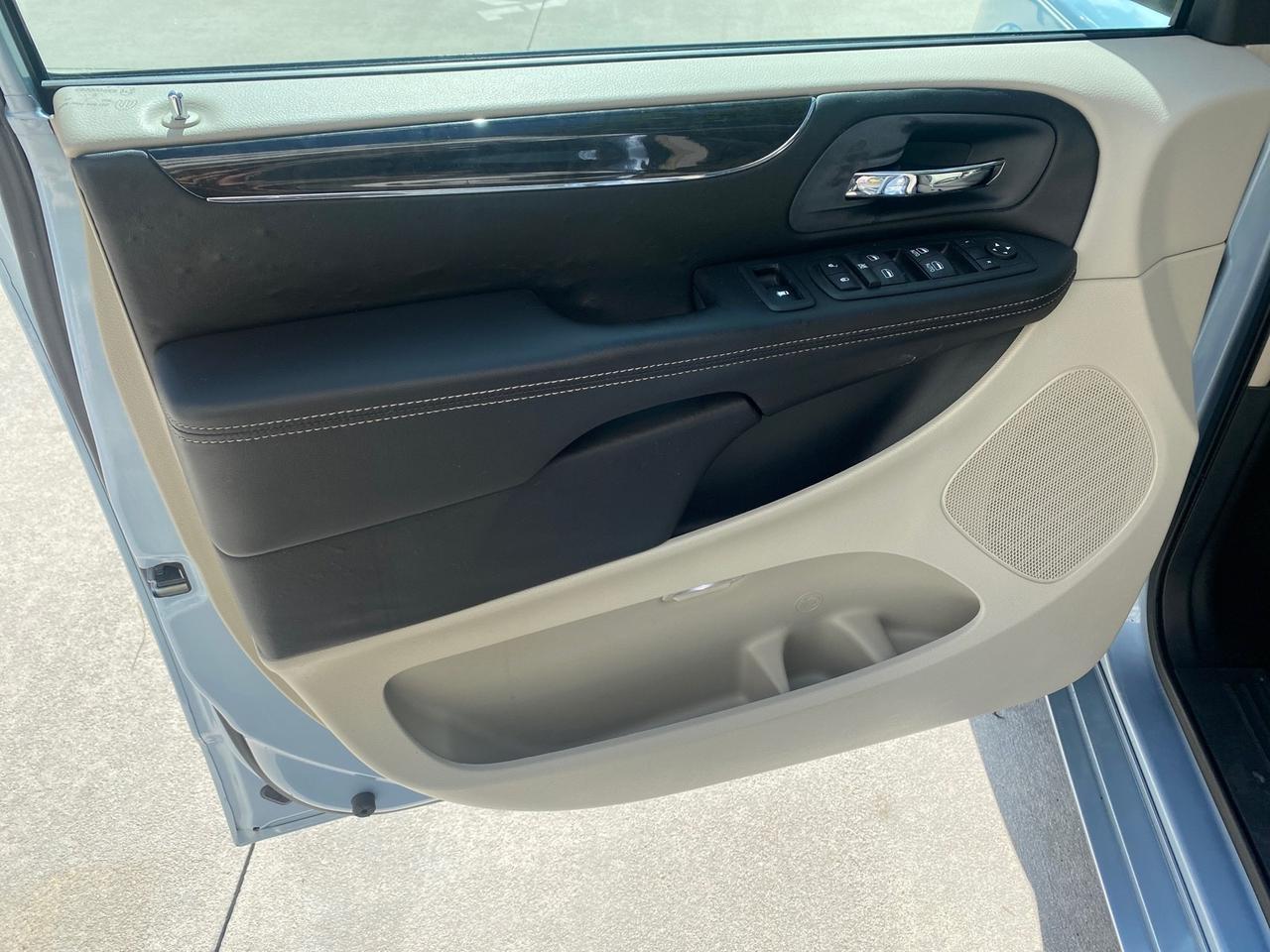 2012 Chrysler Town & Country HANDICAP LIFT LOW MILES 32,124 Pompano Beach FL