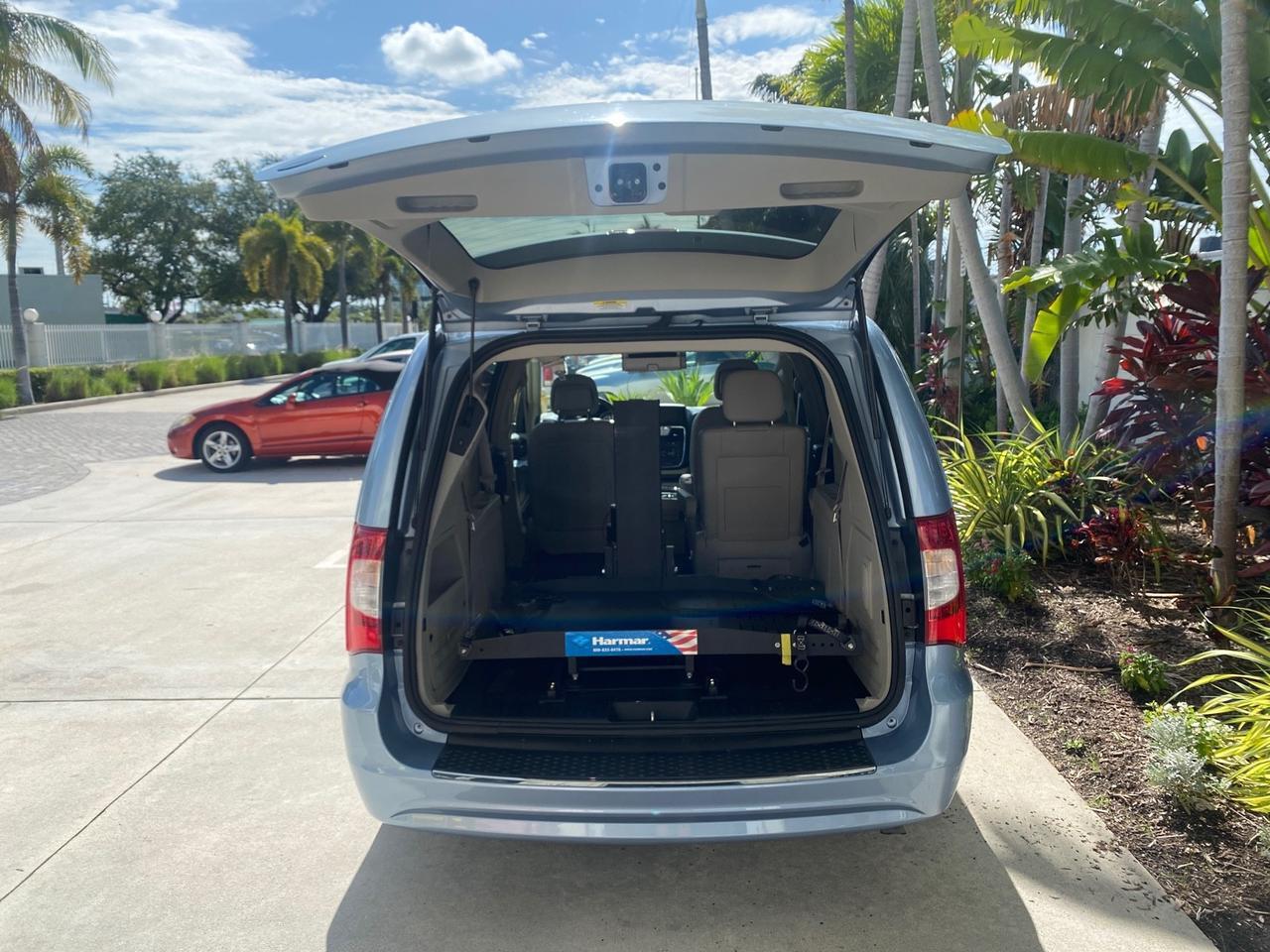 2012 Chrysler Town & Country HANDICAP LIFT LOW MILES 32,124 Pompano Beach FL