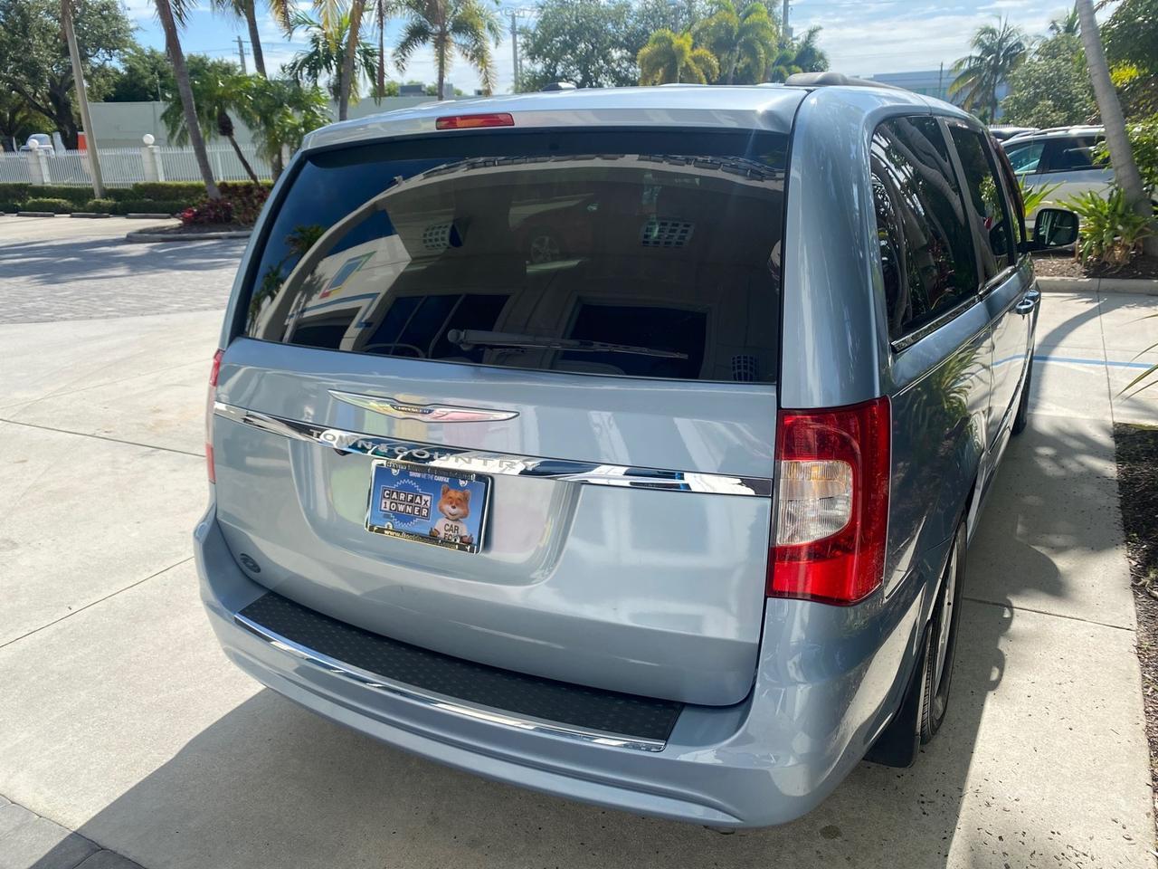 2012 Chrysler Town & Country HANDICAP LIFT LOW MILES 32,124 Pompano Beach FL