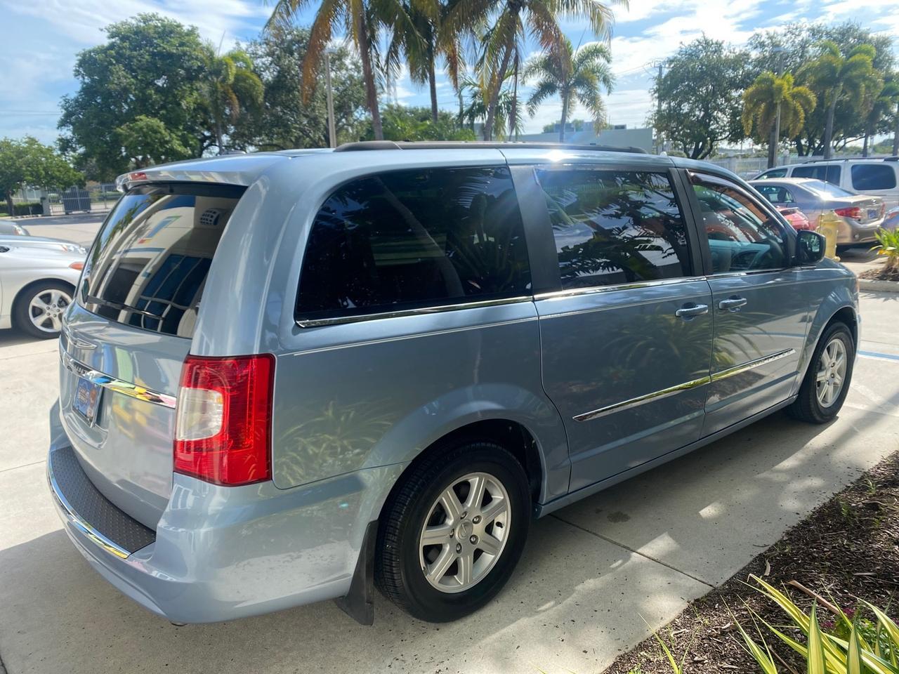 2012 Chrysler Town & Country HANDICAP LIFT LOW MILES 32,124 Pompano Beach FL