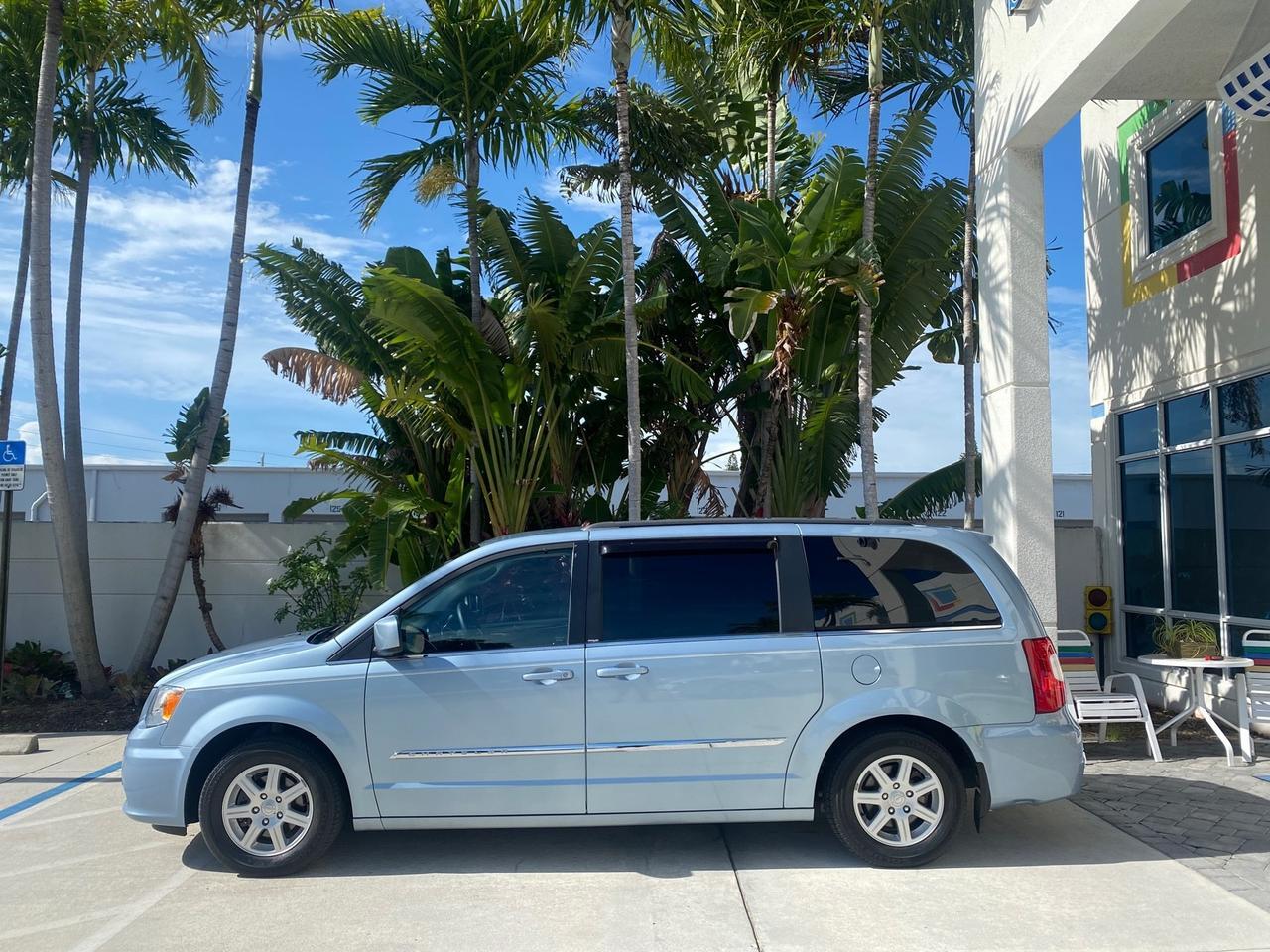 2012 Chrysler Town & Country HANDICAP LIFT LOW MILES 32,124 Pompano Beach FL