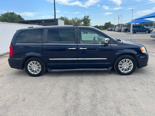 2012 Chrysler Town & Country Limited Gainesville TX