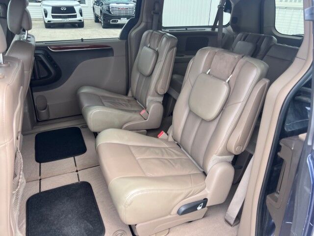 2012 Chrysler Town & Country Limited Gainesville TX