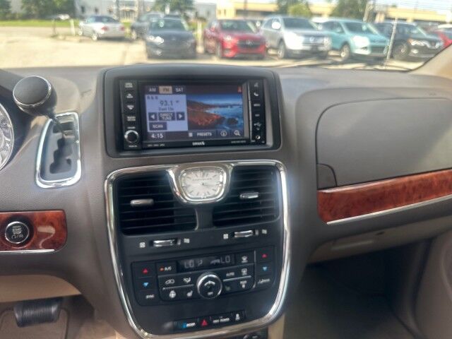 2012 Chrysler Town & Country Touring-L Cleveland OH