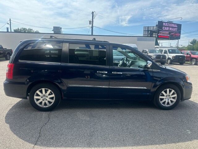 2012 Chrysler Town & Country Touring-L Cleveland OH