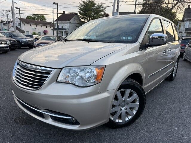 2012 Chrysler Town & Country Touring-L