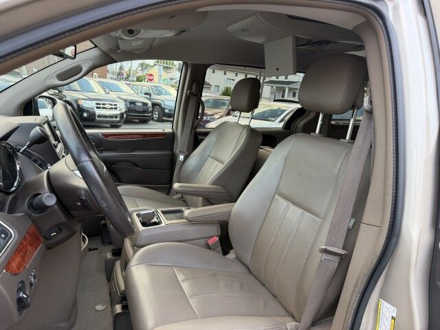 2012 Chrysler Town & Country Touring-L Whitehall PA
