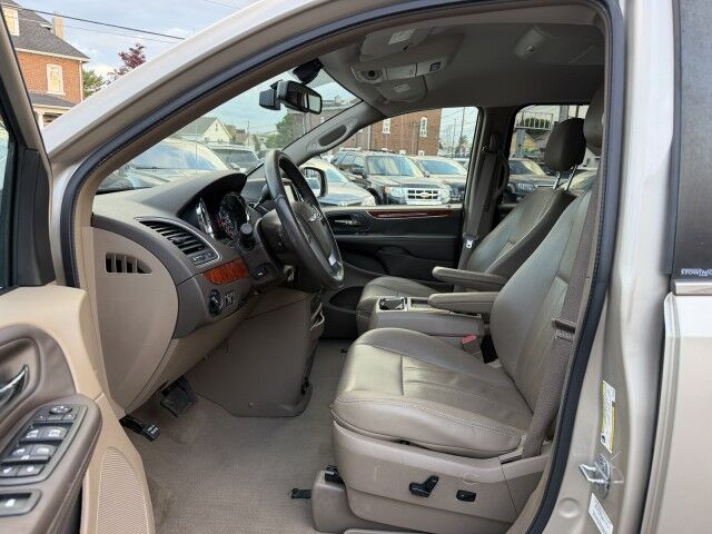 2012 Chrysler Town & Country Touring-L Whitehall PA