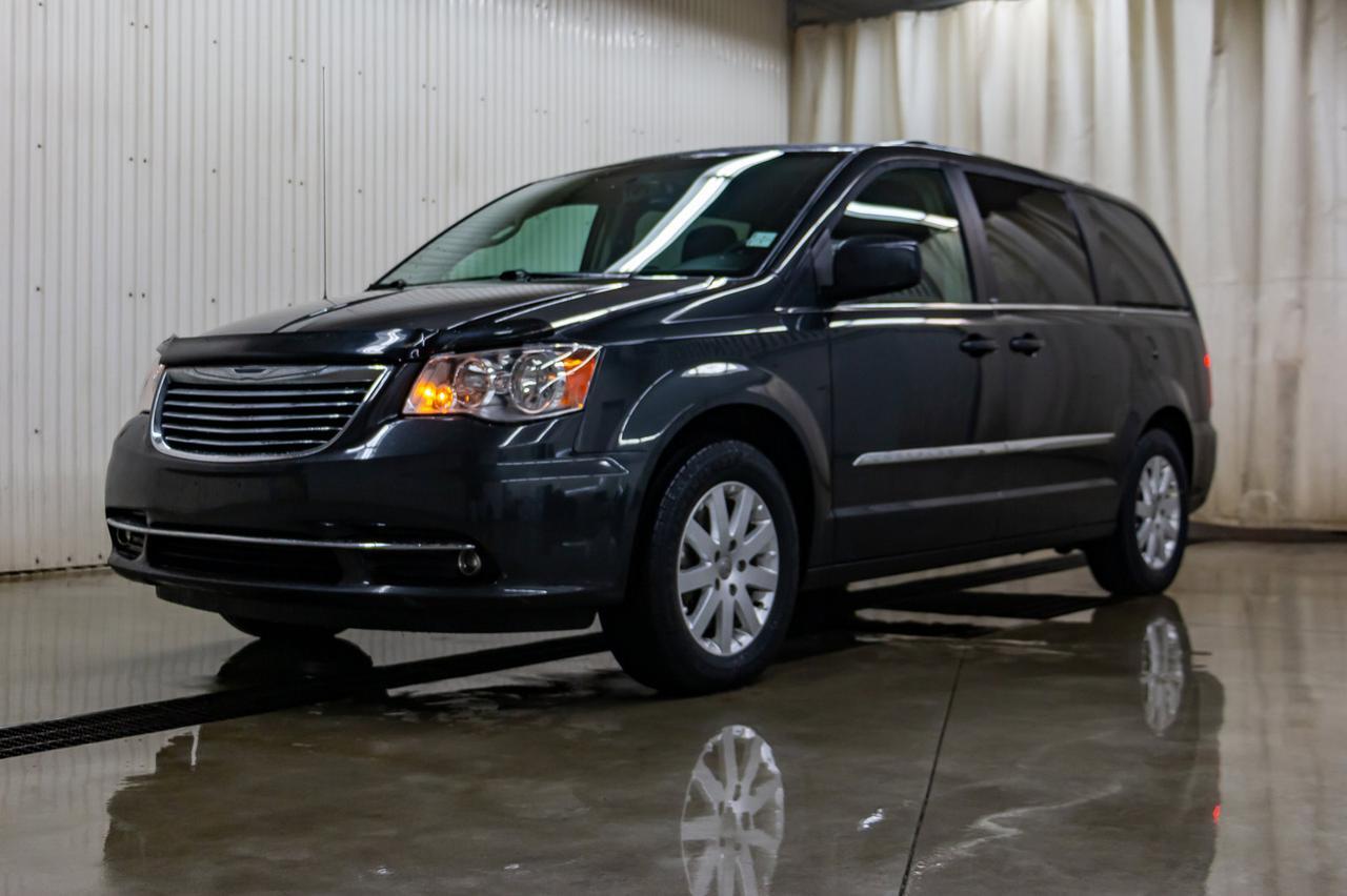 2012 Chrysler Town & Country Touring Leather Nav BCam Red Deer AB