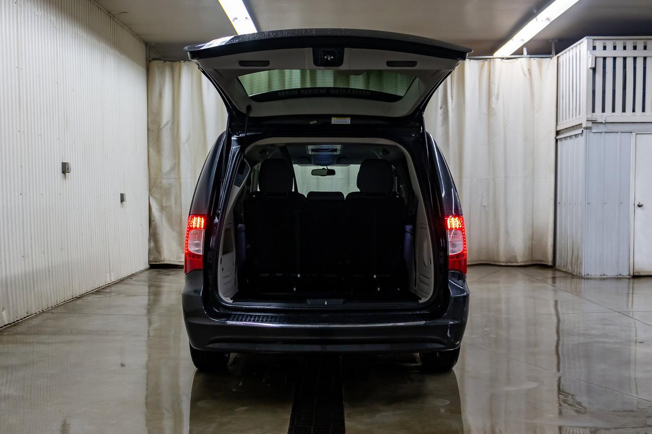 2012 Chrysler Town & Country Touring Leather Nav BCam Red Deer AB