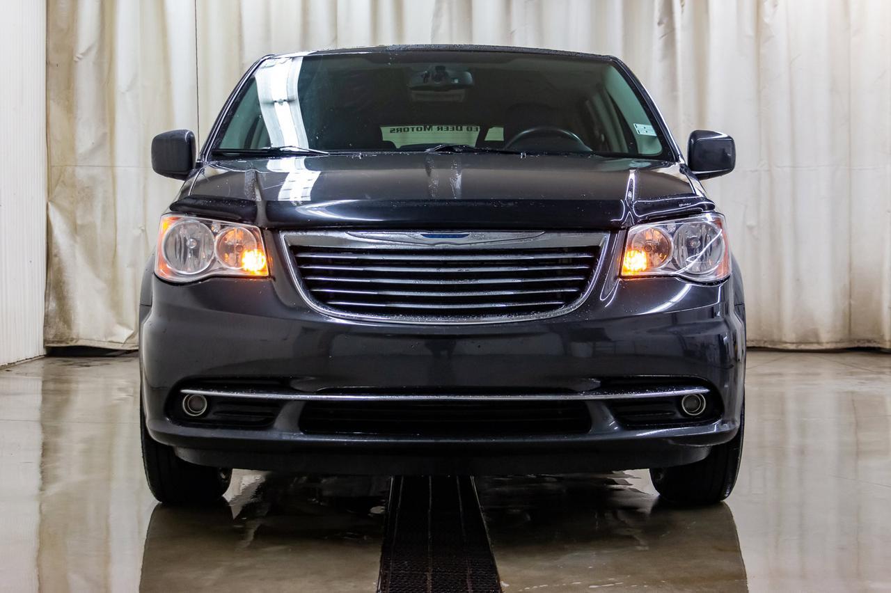 2012 Chrysler Town & Country Touring Leather Nav BCam Red Deer AB