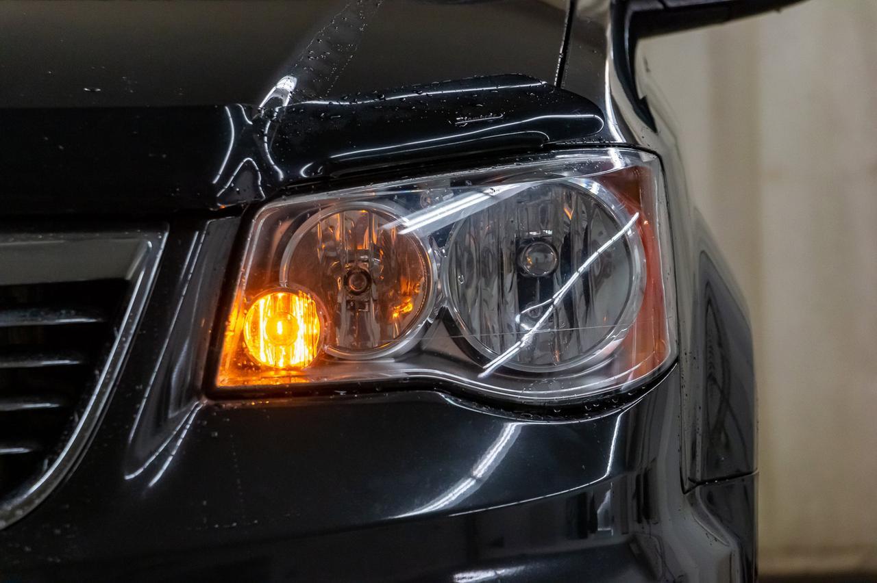 2012 Chrysler Town & Country Touring Leather Nav BCam Red Deer AB