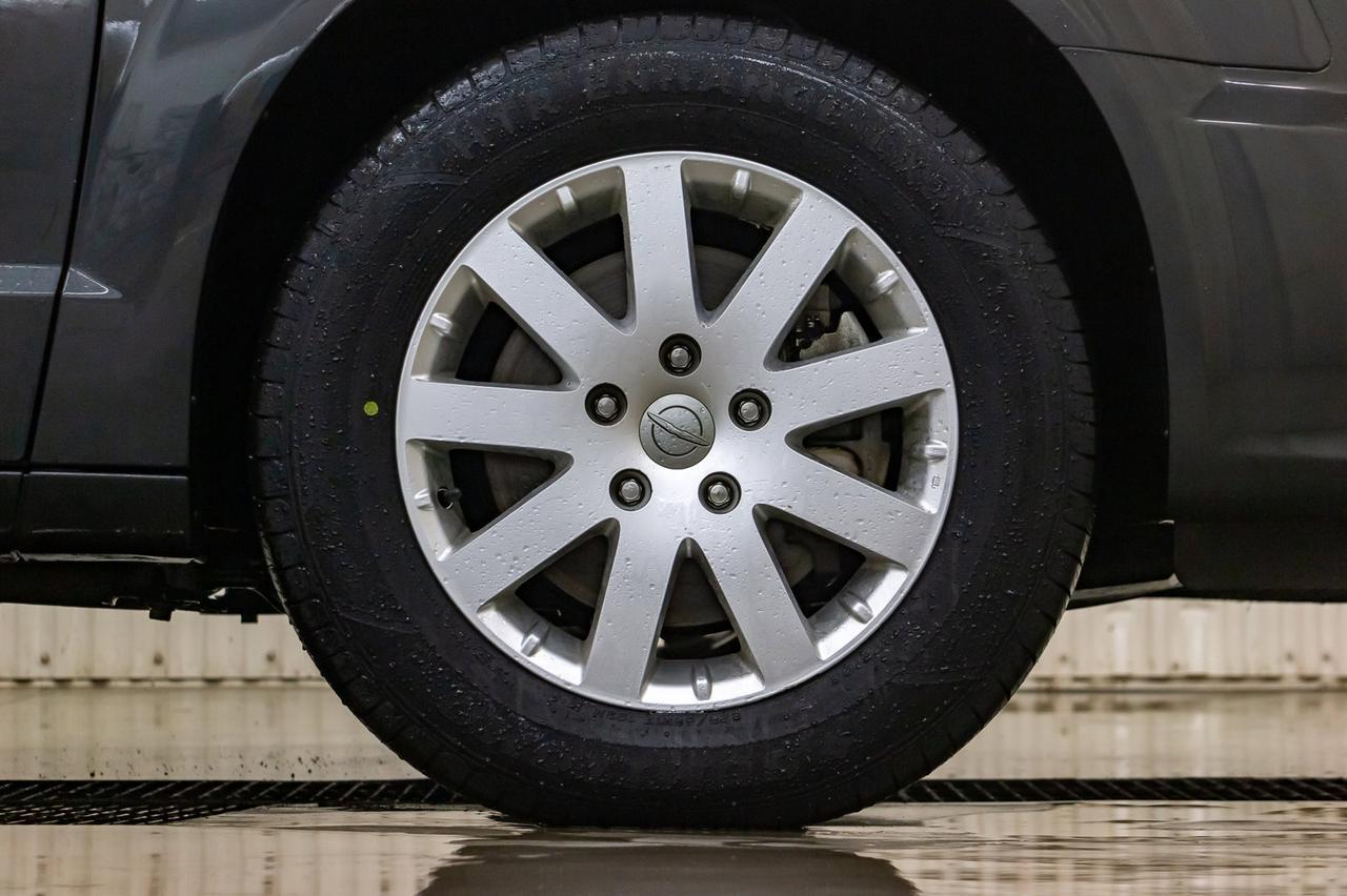 2012 Chrysler Town & Country Touring Leather Nav BCam Red Deer AB