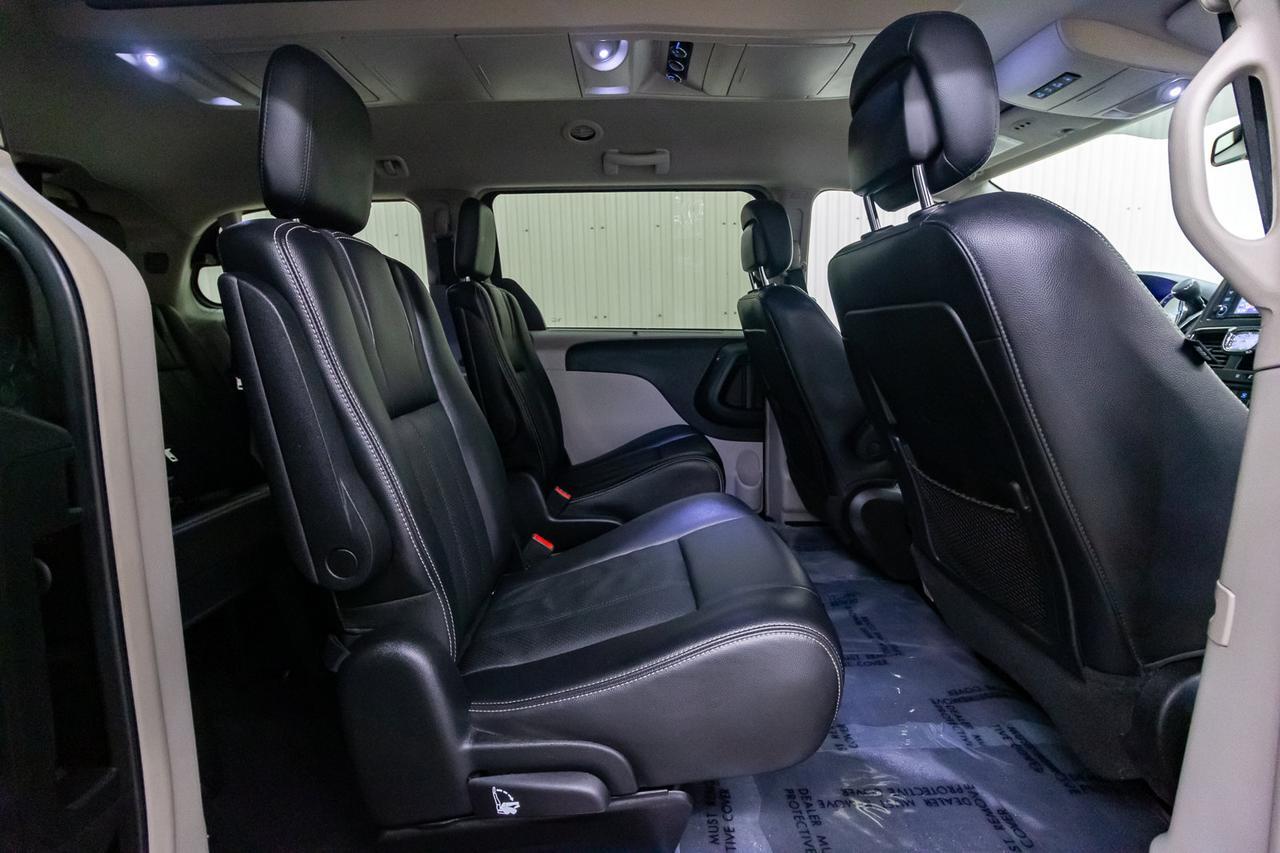 2012 Chrysler Town & Country Touring Leather Nav BCam Red Deer AB