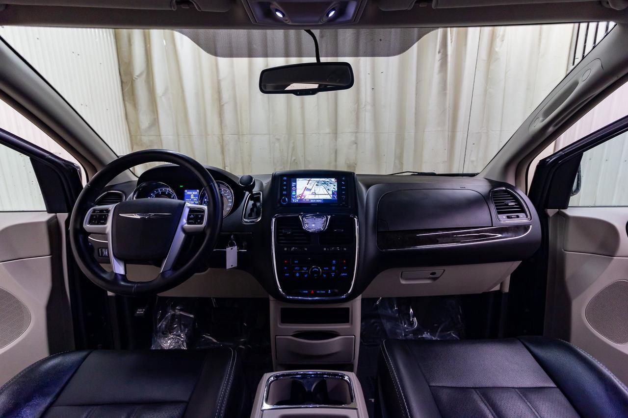 2012 Chrysler Town & Country Touring Leather Nav BCam Red Deer AB