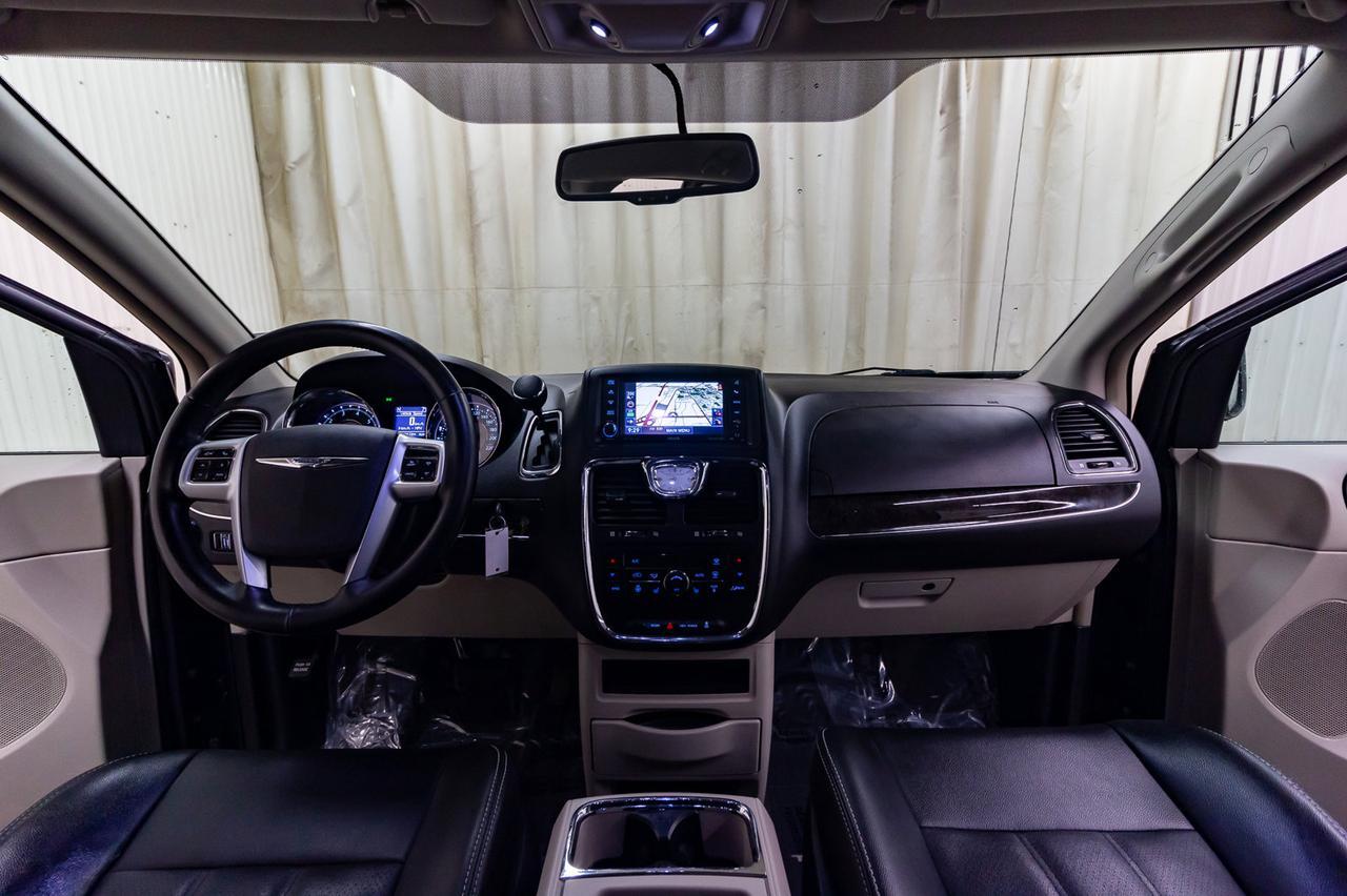 2012 Chrysler Town & Country Touring Leather Nav BCam Red Deer AB