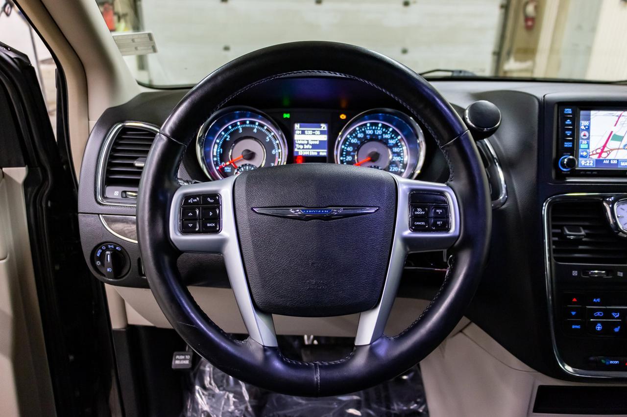 2012 Chrysler Town & Country Touring Leather Nav BCam Red Deer AB