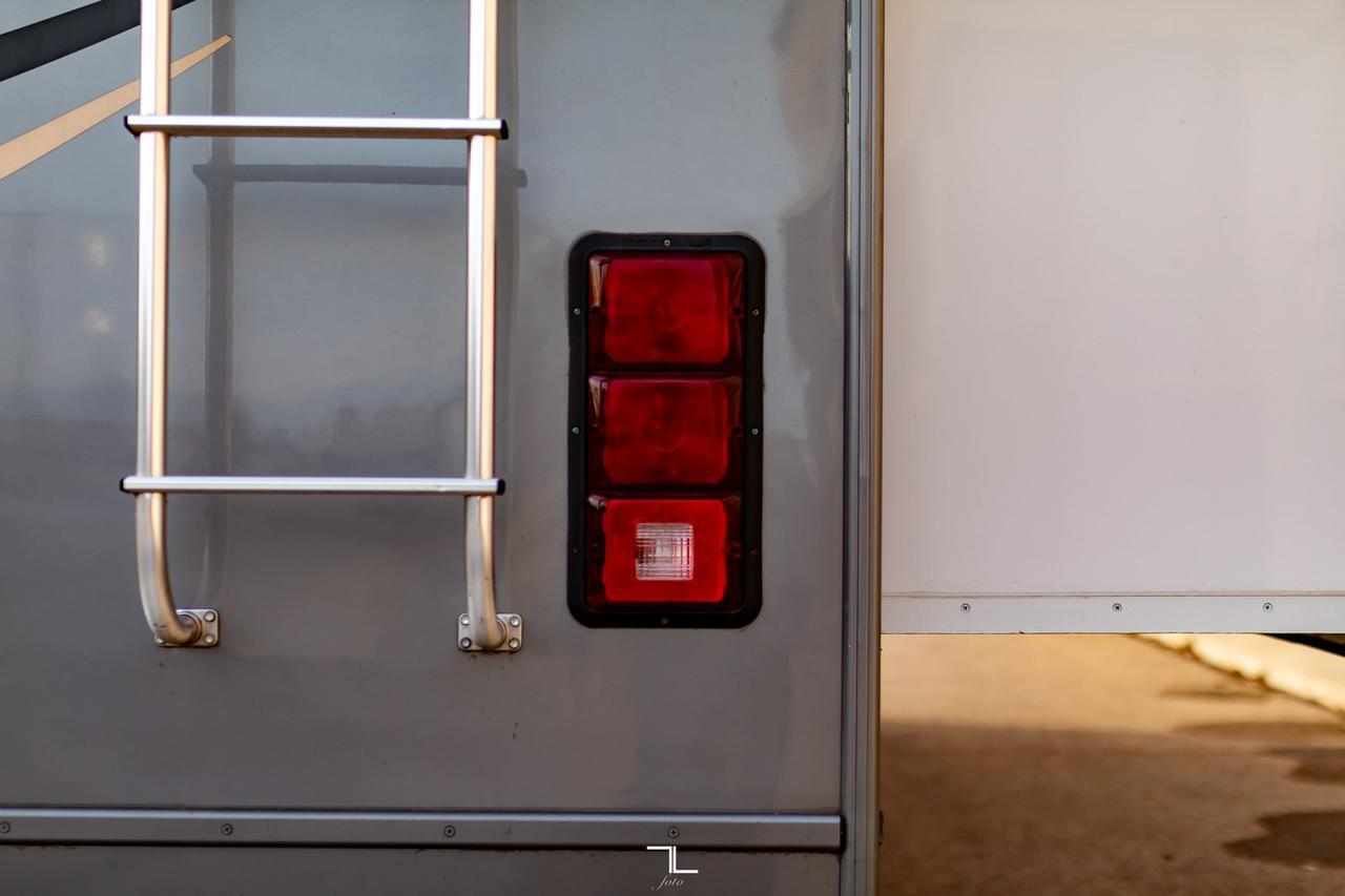 2012 Fleetwood Storm 32V Class A Motorhome Red Deer AB