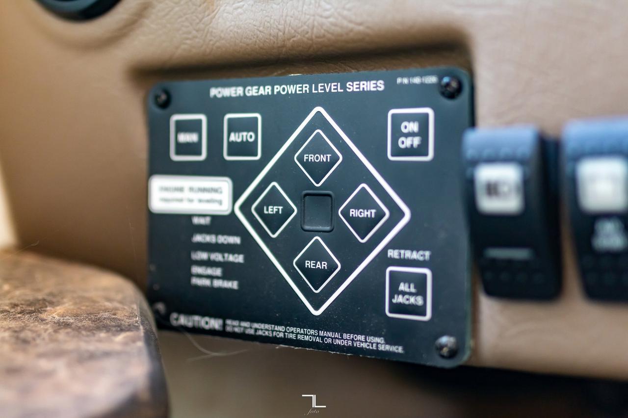 2012 Fleetwood Storm 32V Class A Motorhome Red Deer AB