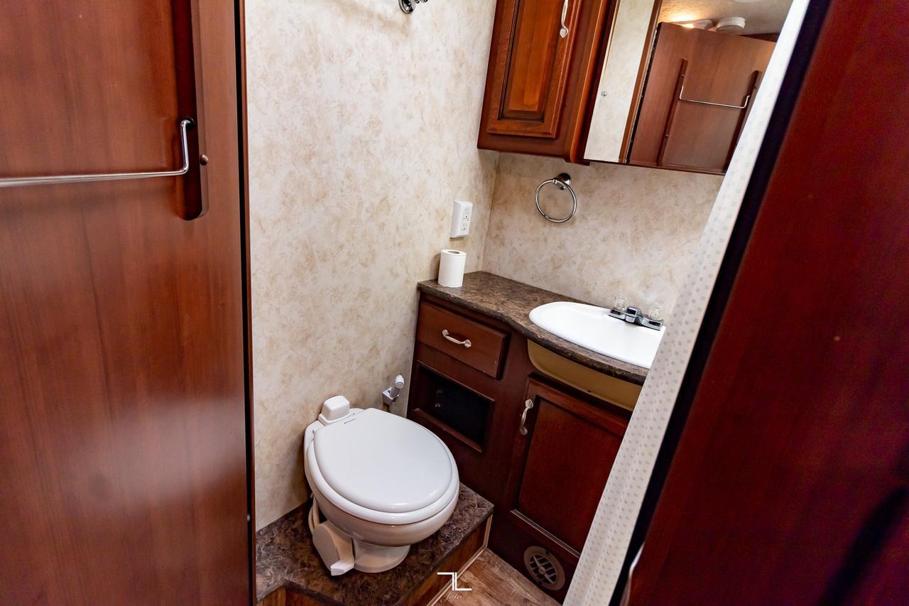2012 Fleetwood Storm 32V Class A Motorhome Red Deer AB