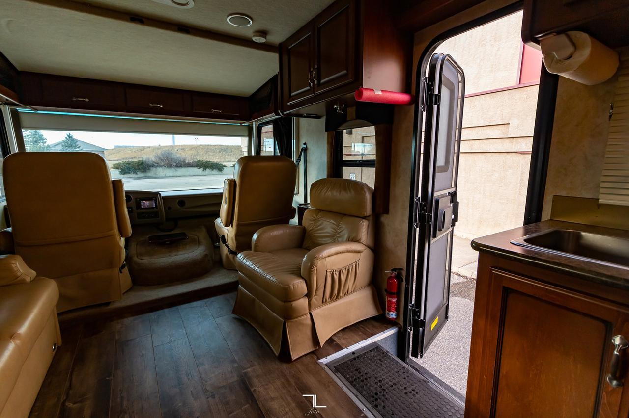 2012 Fleetwood Storm 32V Class A Motorhome Red Deer AB