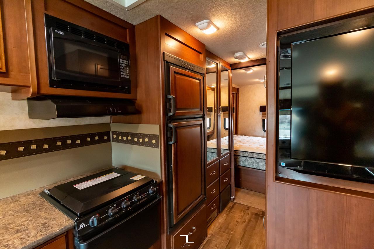 2012 Fleetwood Storm 32V Class A Motorhome Red Deer AB