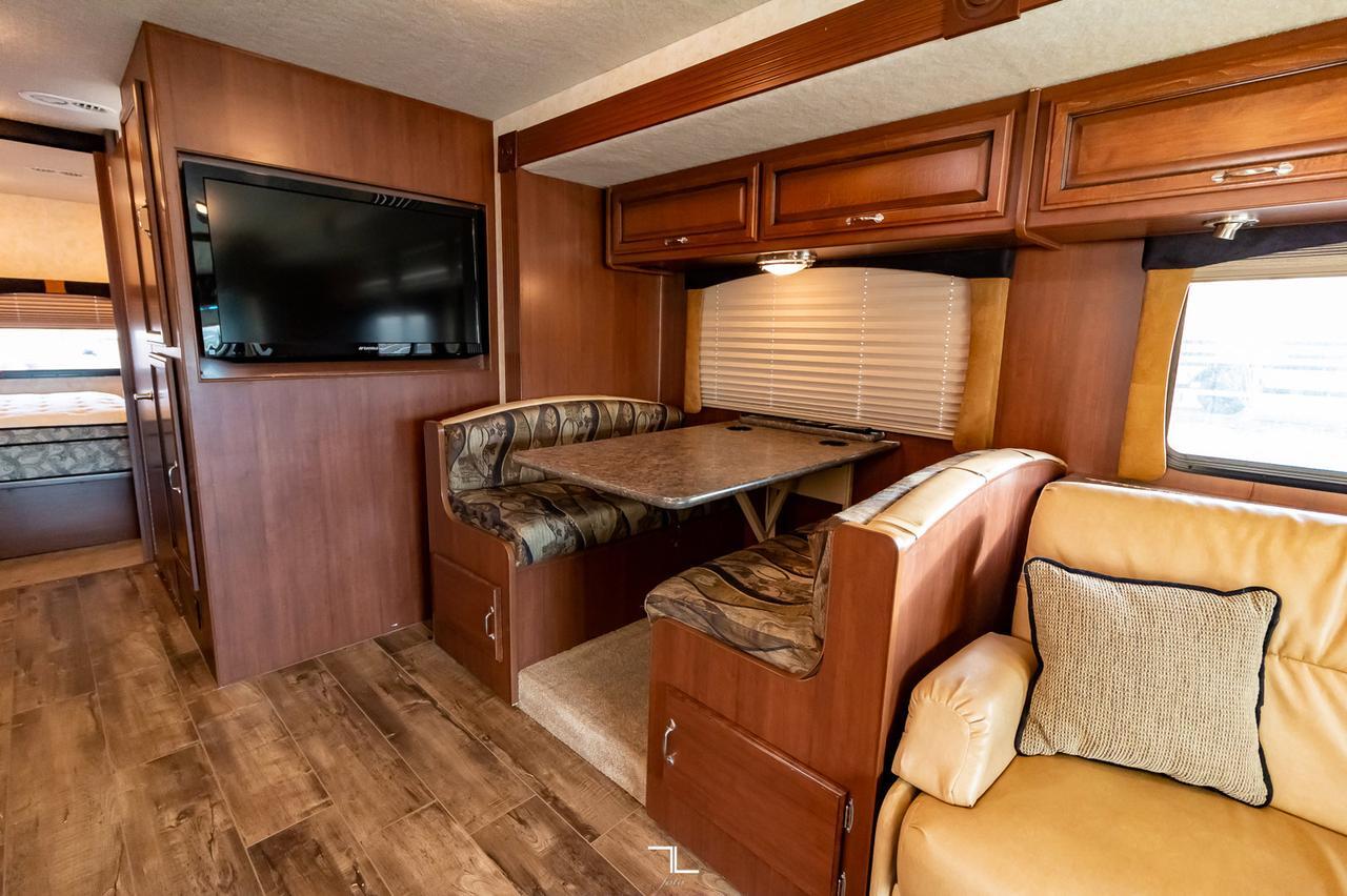 2012 Fleetwood Storm 32V Class A Motorhome Red Deer AB