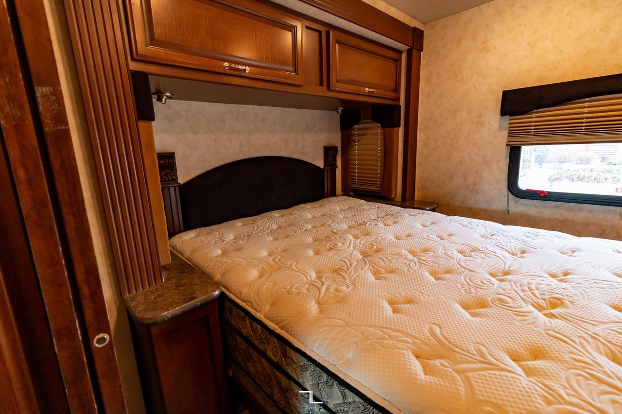 2012 Fleetwood Storm 32V Class A Motorhome Red Deer AB