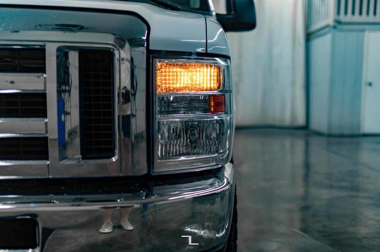 2012 Ford E-350 XLT 12 Passenger Red Deer AB