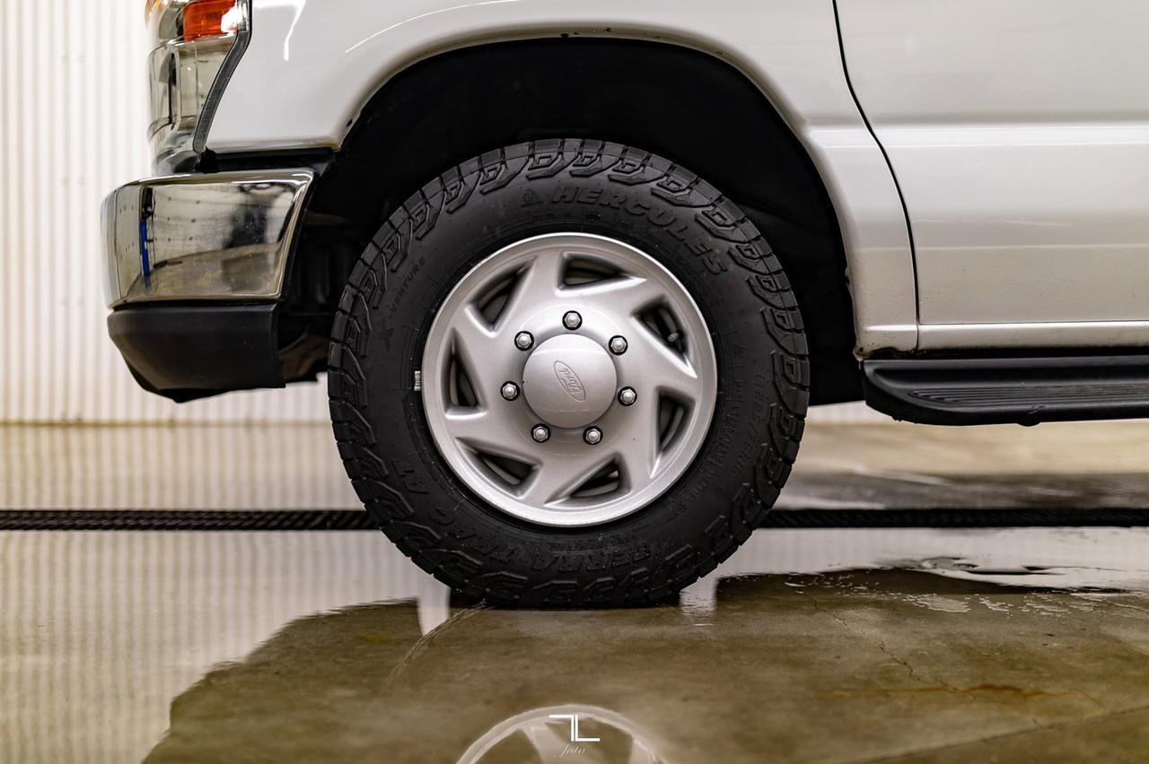 2012 Ford E-350 XLT 12 Passenger Red Deer AB