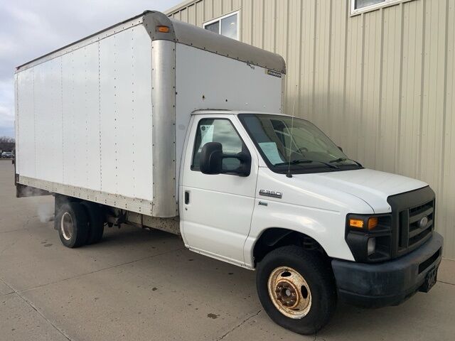 2012 Ford E-350 photo 2