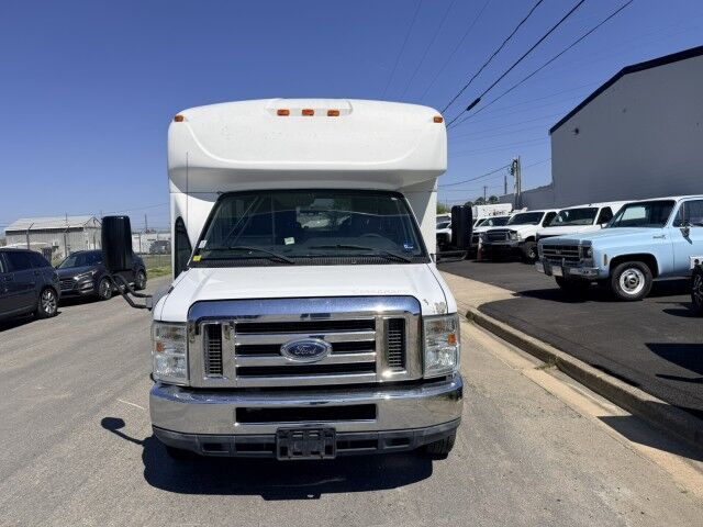 2012 Ford E450 Bus with Wheelchair Lift