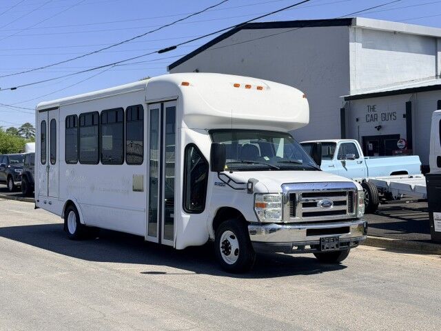 2012 Ford E450 Bus with Wheelchair Lift