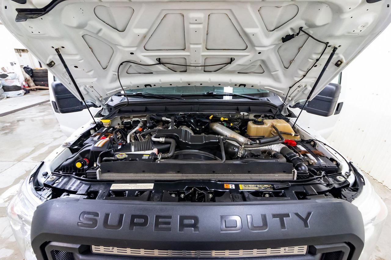 2012 Ford F-350 4x4 Crew Cab XL Diesel Longbox Red Deer AB