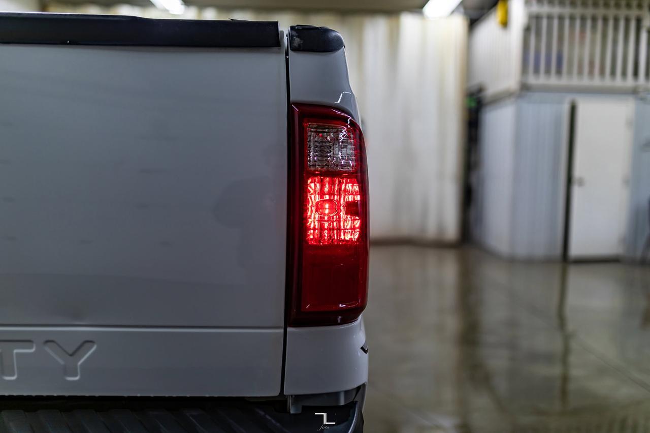 2012 Ford F-350 4x4 Crew Cab XL Longbox Diesel Red Deer AB