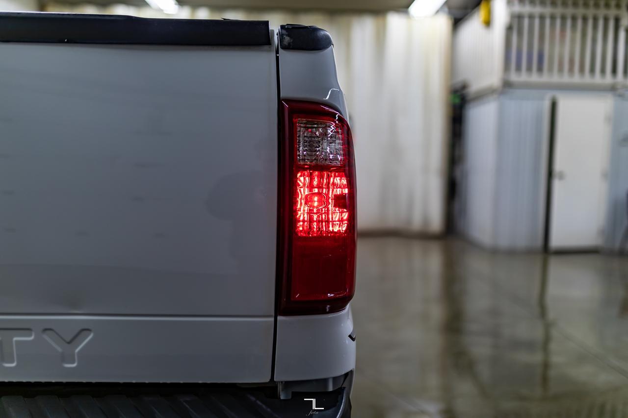 2012 Ford F-350 4x4 Crew Cab XL Longbox Diesel Red Deer AB