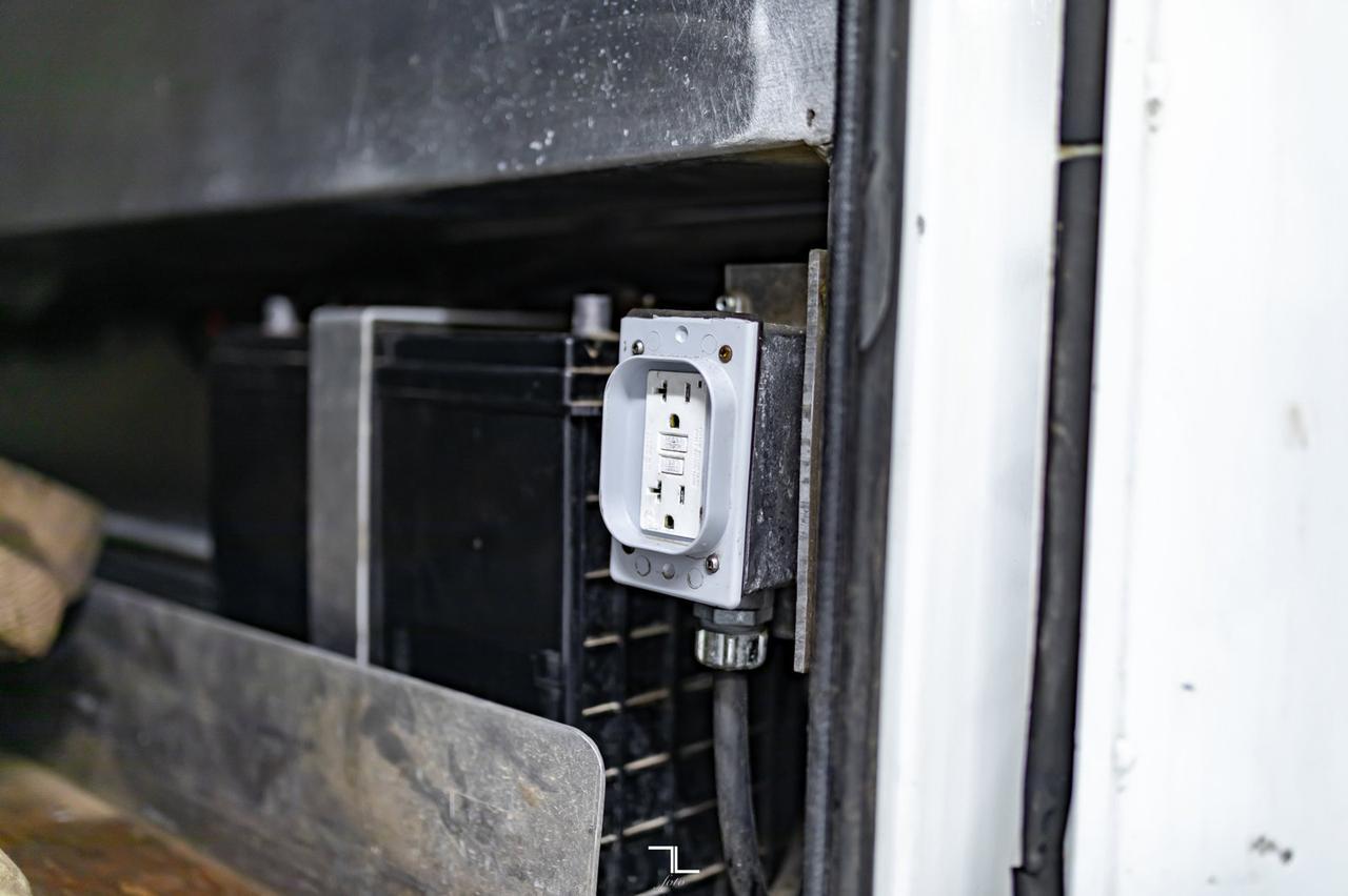 2012 Ford F-350 4x4 Crew Cab XLT FX4 Mechanics Box Diesel VMAC Red Deer AB